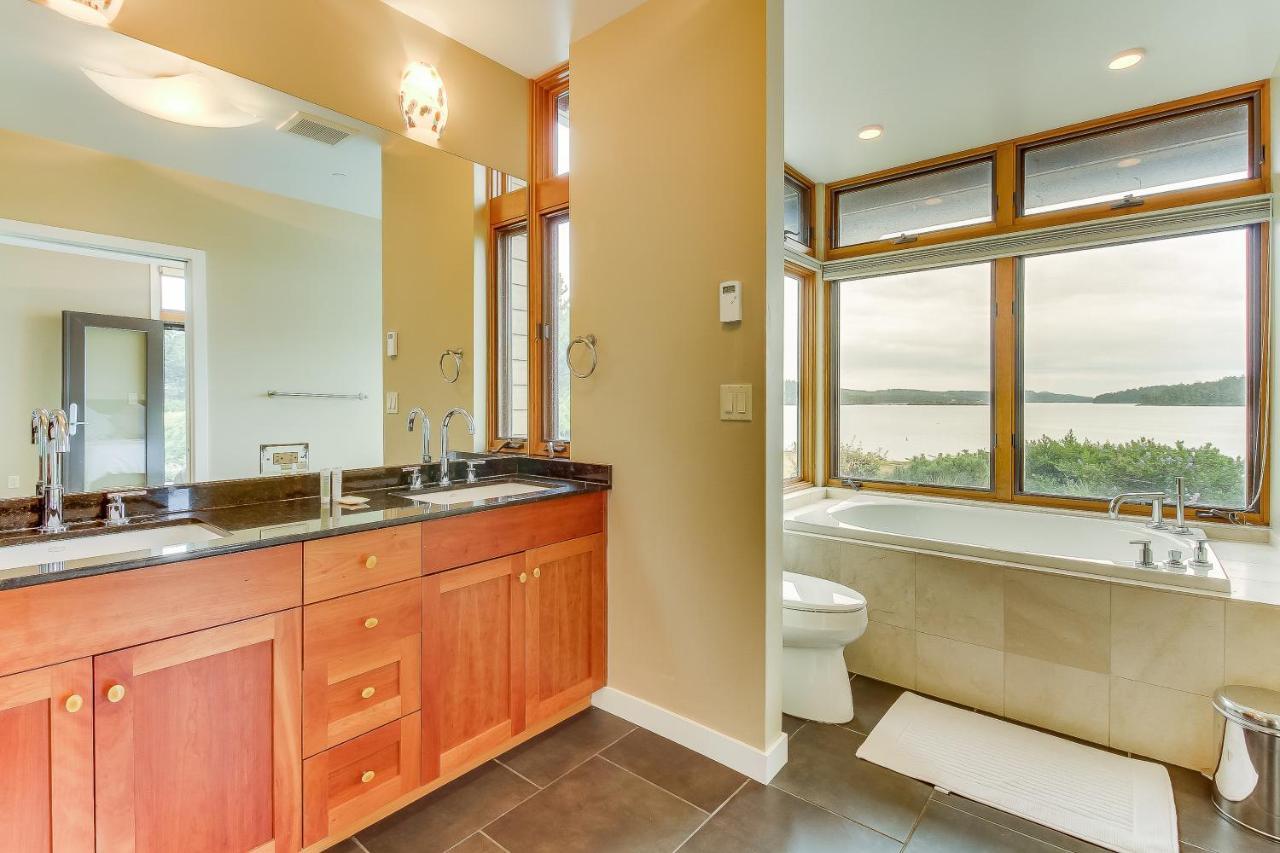 فيلا Fidalgo Island Waterfront Stunner أناكورتس المظهر الخارجي الصورة